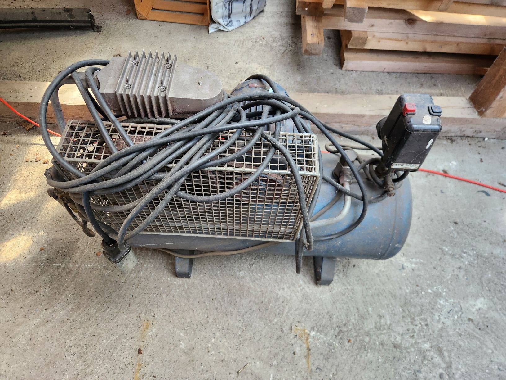 Compressori: Luftkompressor 50L  – Usato da Neuenegg venduto da Adrian01111115 2