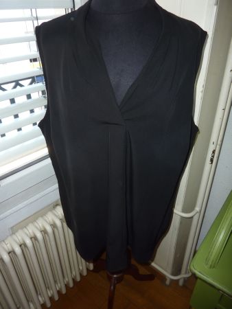 haut noir classique 2XL marque CALVIN KLEIN saison d'été