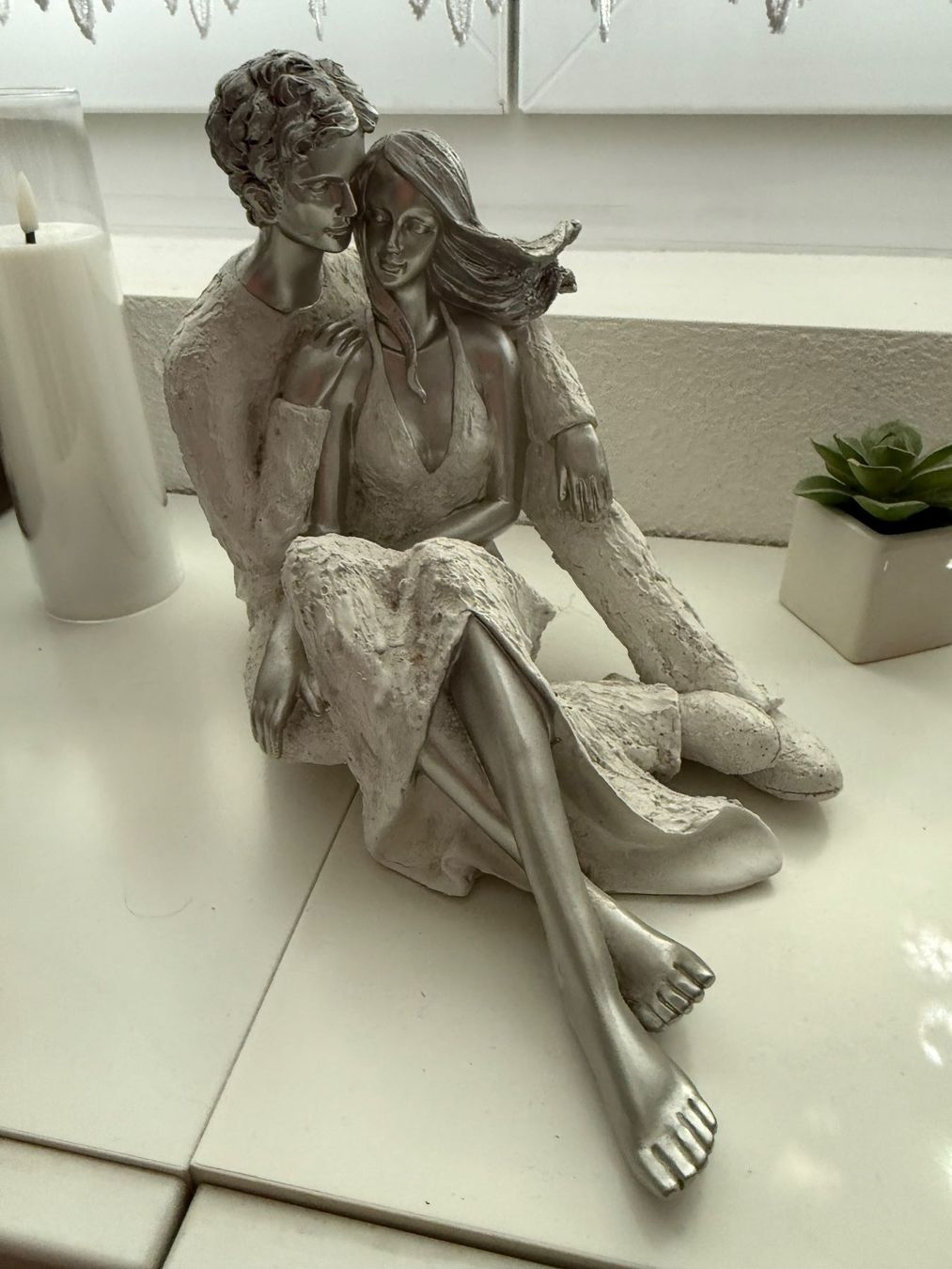Toutes les décorations: Formano - Dekofigur Paar sitzend aus Kunststein – D'occasion à Buch am Irchel par Sweetharth