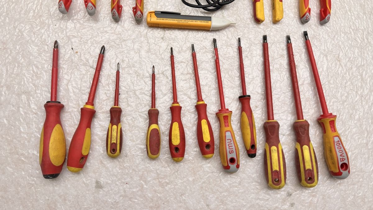 Tutti gli attrezzi: Elektriker Werkzeug stromer Set 1000 volt – Usato da Rotkreuz venduto da perlengott 9