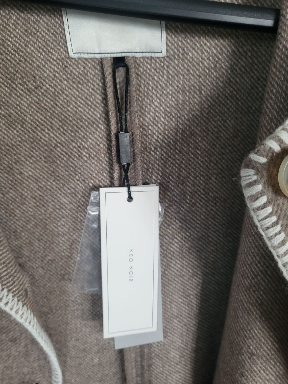 Cappotti: Neo Noir Wool Blend Coat with attached scarf – Nuovo (secondo la descrizione) da Sarmenstorf venduto da zuz_q5kq 8