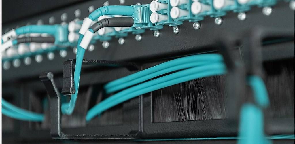 Racks & Cavalletti: 3x Digitus Kabelrangierpanel für Racks – Usato da Untersiggenthal venduto da Calif_Ornia 1