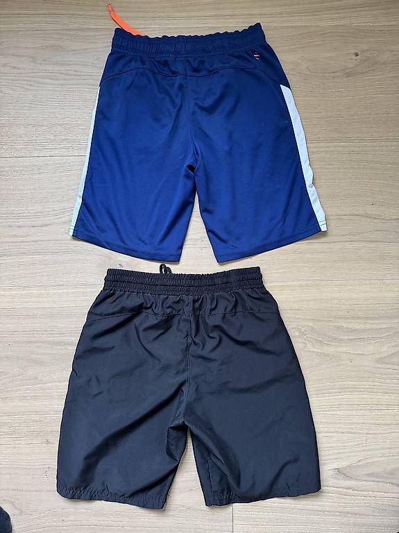 Pantaloni: 2 Sporthosen, 152 – Usato da Wermatswil venduto da angre 1