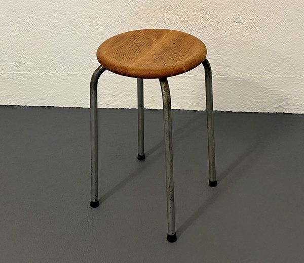 Hocker: Runder Hocker Holz , Metallbeine – Gebraucht aus Zürich von paristurin