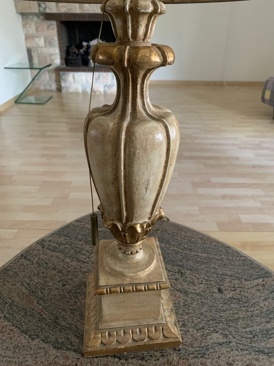 Lampade: Elegante Tischlampe mit Lederschirm – Usato da Bäretswil venduto da Elgouna