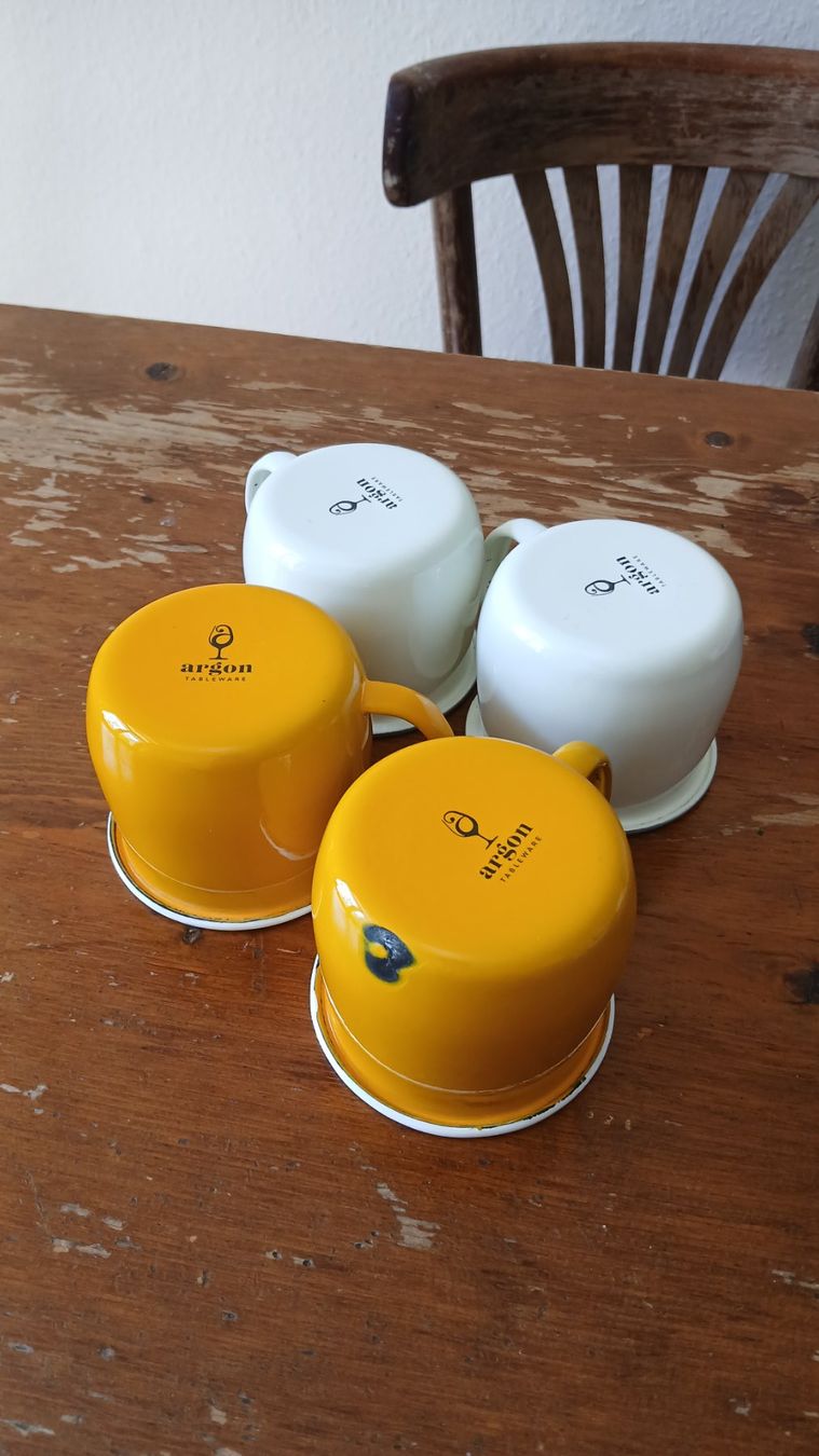 Set di piatti: 4x Emaille Tassen Argon Tableware - Gelb/Weiss,Camping/Küche – Usato da Basel venduto da Bingelito 4