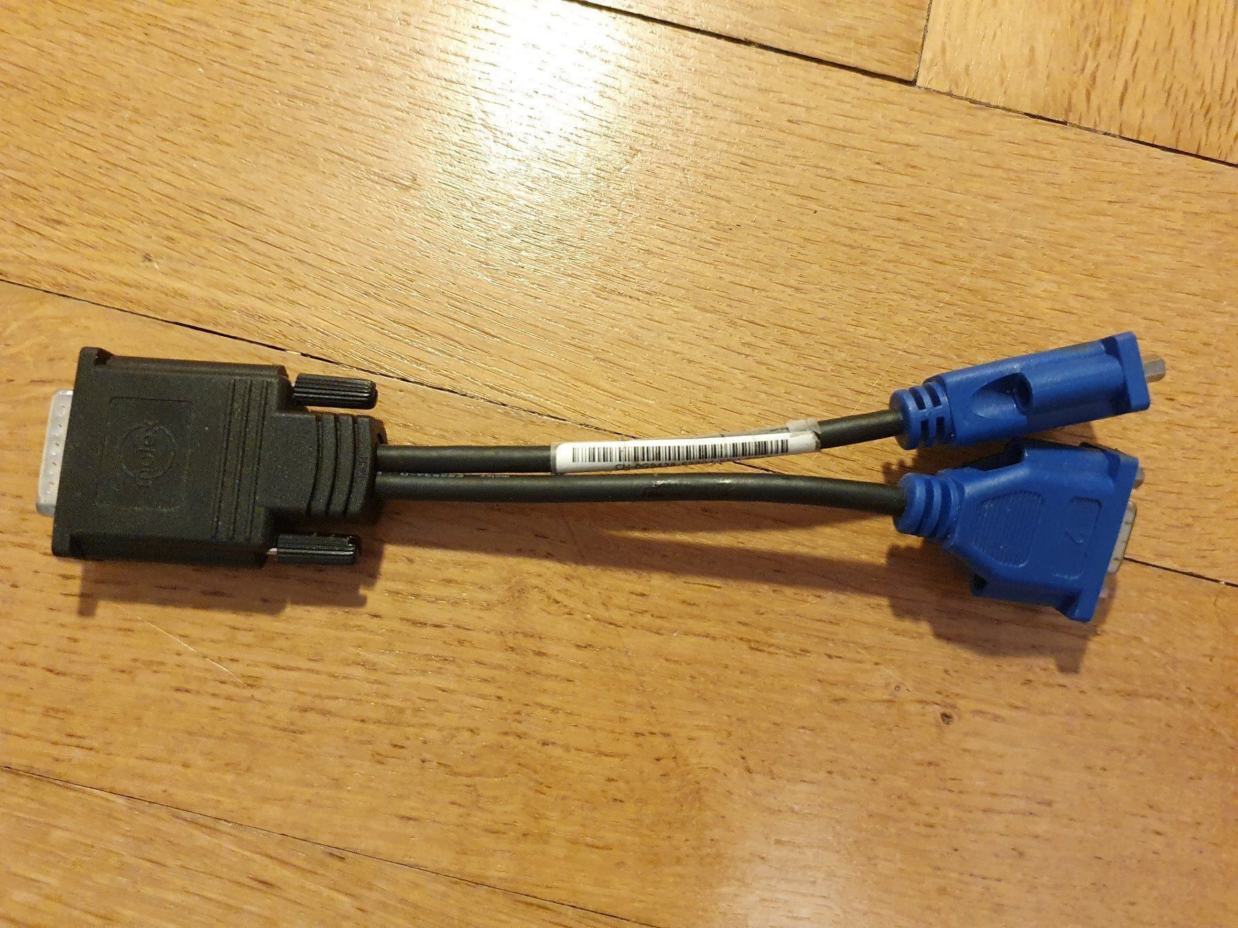 Kabel: DMS-59 zu 2x VGA Splitter – Gebraucht aus Bern von Llu