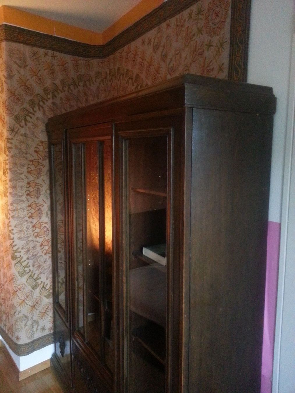 Holzartikel: Jugendstil Vitrine (1905), Eiche massiv – Gebraucht aus Zug von megawarenlager 4