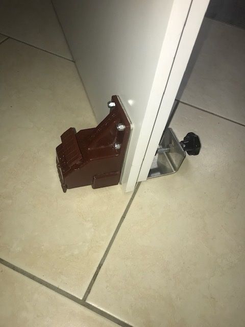 Porte: Einbruchschutz Türstopper – Usato da Läufelfingen venduto da Zehnerlein