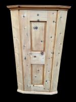 Schöner Arvenschrank aus den 1940er Jahren