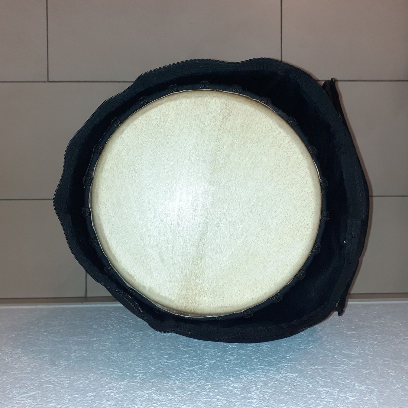 Instruments de musique: Djembe mit passender Tasche und Lehrbuch ink. CD – D'occasion à Volketswil par greifensee11511 4