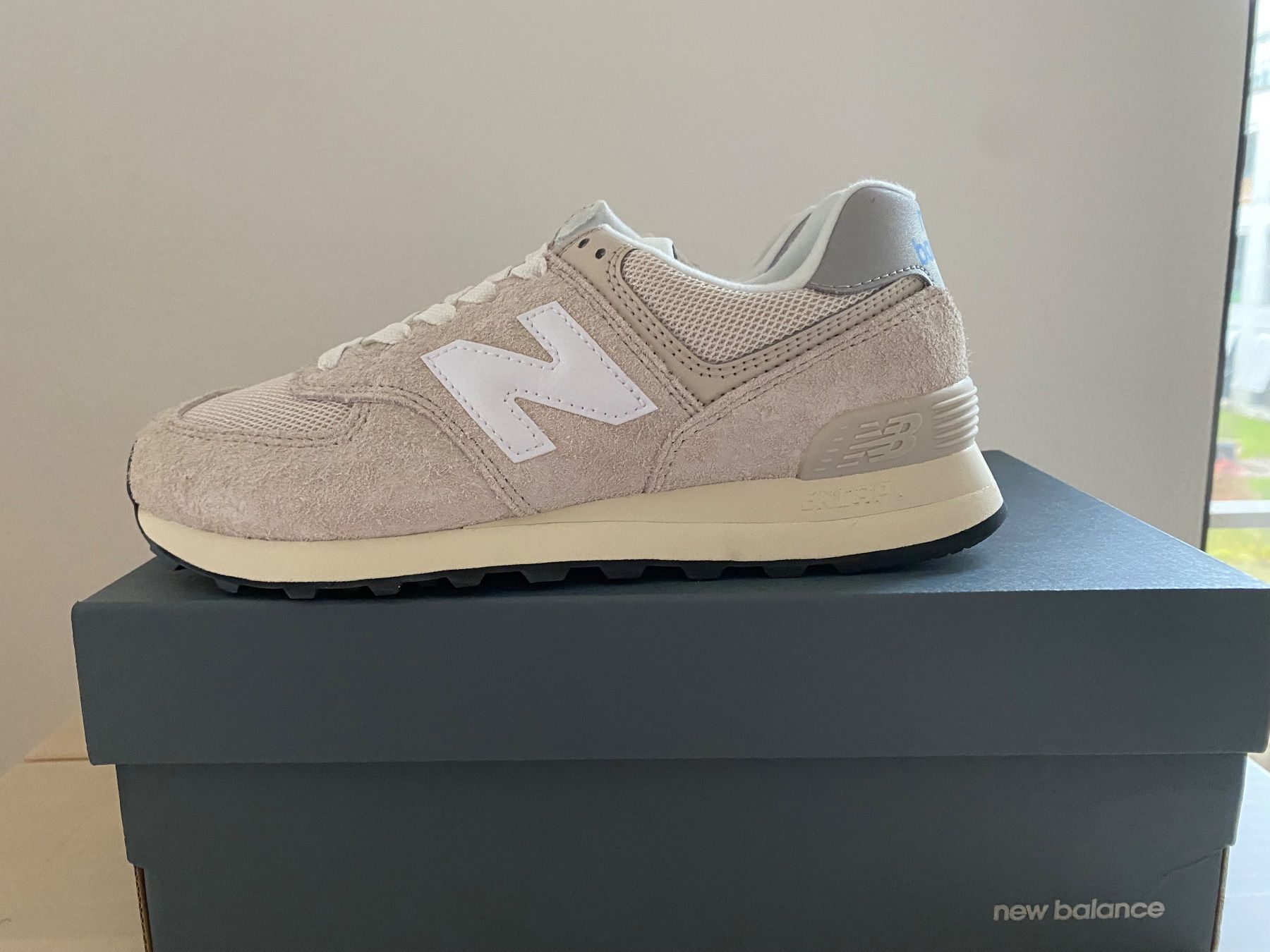New Balance Damenschuhe: Sneaker, New Balance, Grösse 38,5 --> NEU – Neu und originalverpackt aus Bern von L.I.A. 2