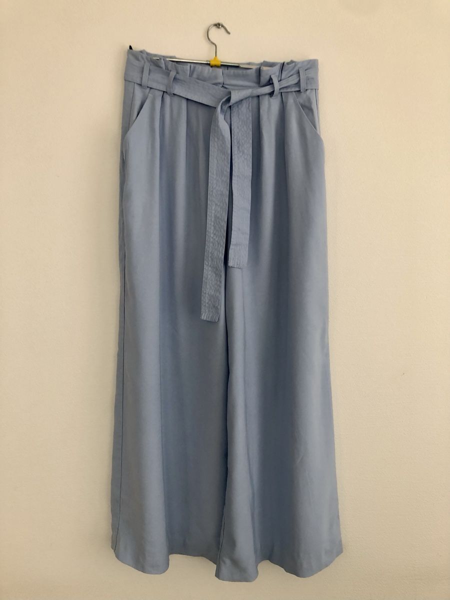 Pantaloni: Hellblaue weite Hose, Reserved, Gr S – Usato da Zürich venduto da jmo_zs7g