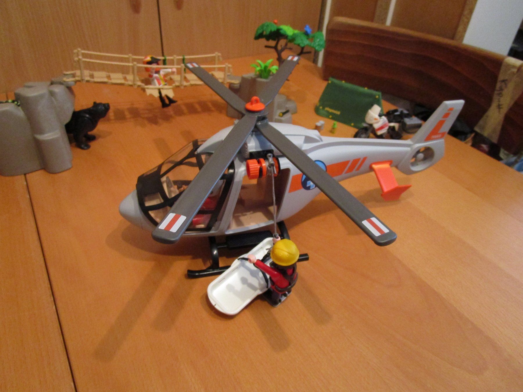 Playmobil Giocattoli: Playmobil  -  Campin Unfall mit Heli – Usato da Wetzikon ZH venduto da Storchadebar 4