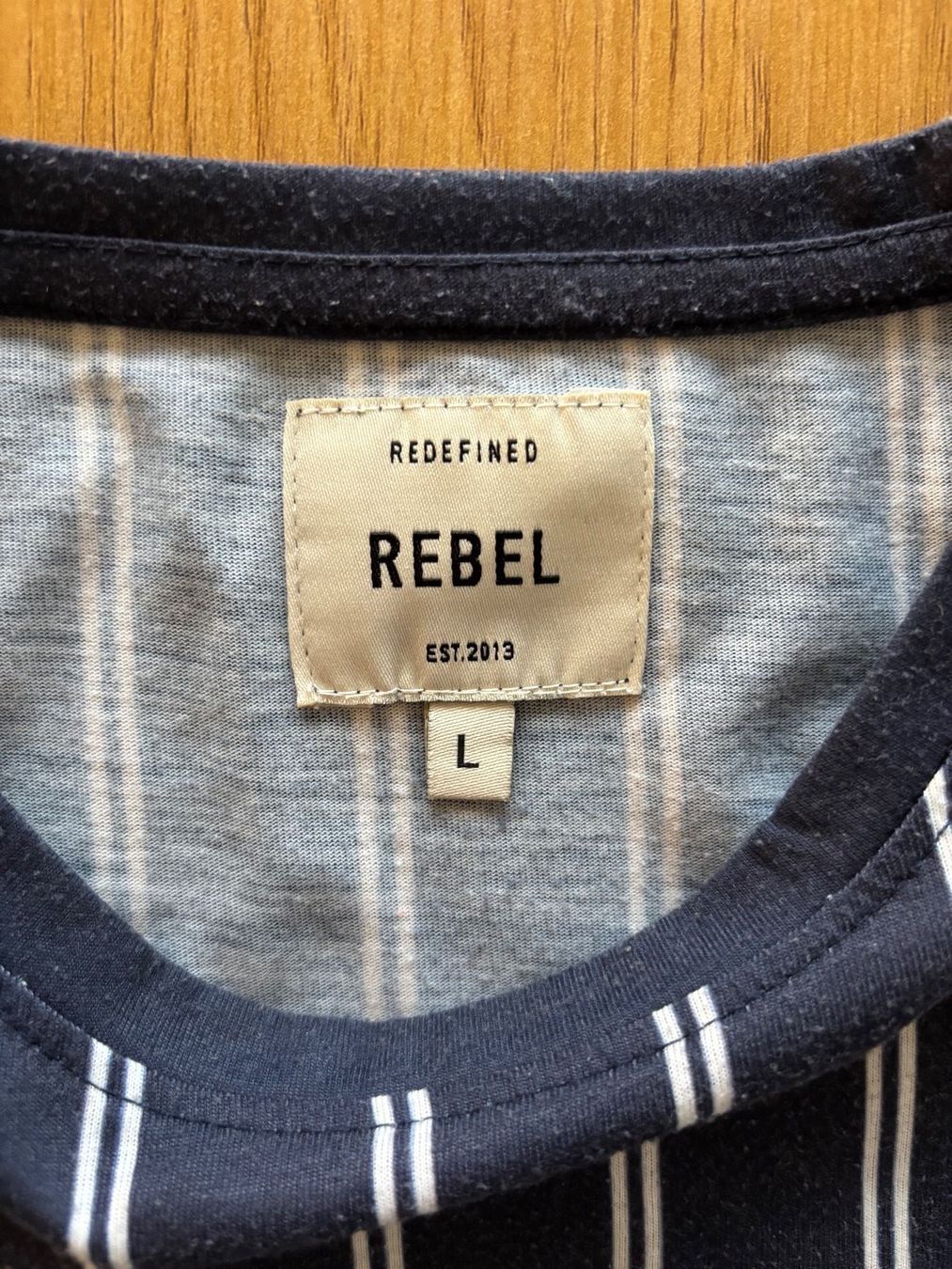 T-shirt: T-shirt Redefined Rebel – Usato da Nidau venduto da fra27 3