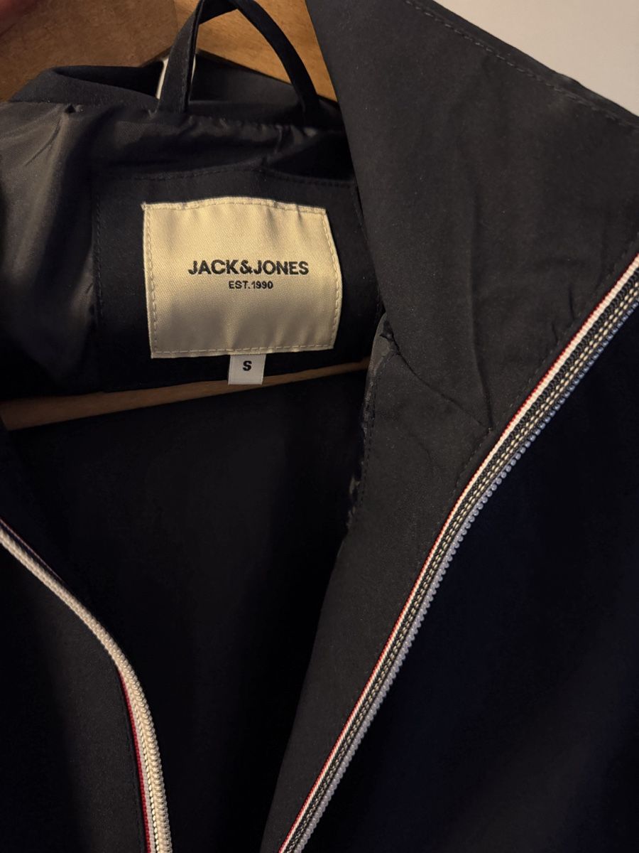Jack & Jones Giacche: Jack & Jonas dunkelblaue Regen / Windjacke – Usato da Ennetbaden venduto da miboo 2
