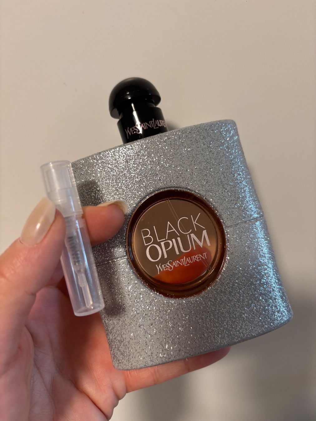Saint Laurent Parfum & Eau de Toilette: Black Opium Glitter EDP Duftprobe 2ML – Gebraucht aus Zürich von deruja