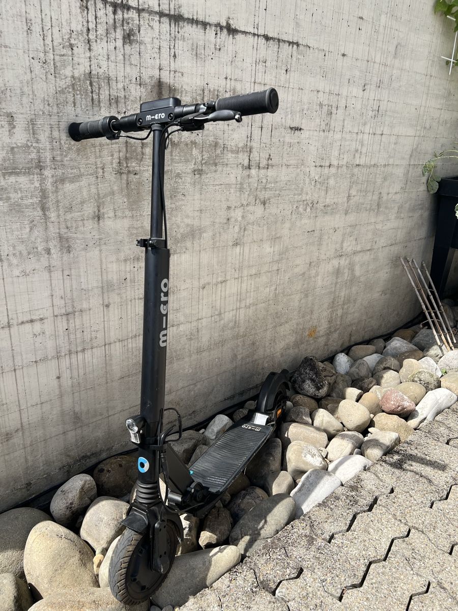 Micro Kickboard: Micro Explorer II E-Scooter schwarz guter Zustand – Usato da Buchs ZH venduto da man_v7y7 1