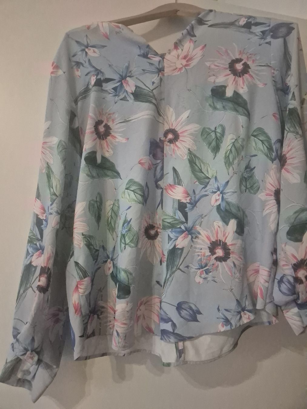 H&M Blusen: Floral Print Blouse - H&M size 38 – Gebraucht aus Basel von and_zvv7 1