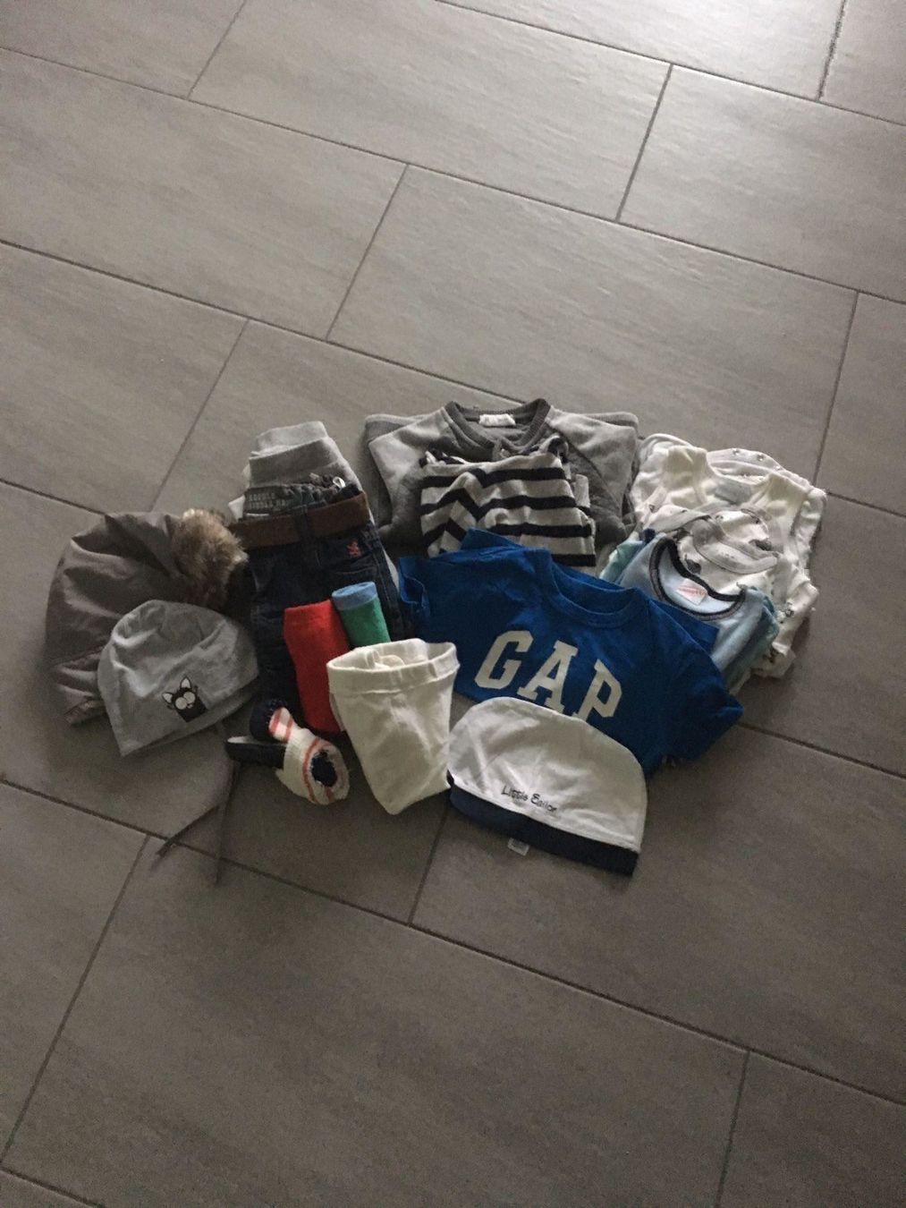 Lotti & Set di vestiti: Kleider Paket Junge Größe 86/92 – Usato da Adliswil venduto da rossoelmare 5