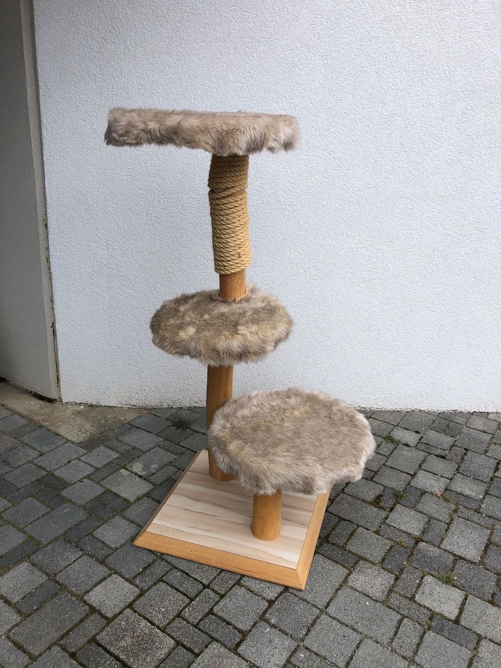 Tiragraffi: Wunderschöner Katzenbaum – Usato da Giffers venduto da merlin_30