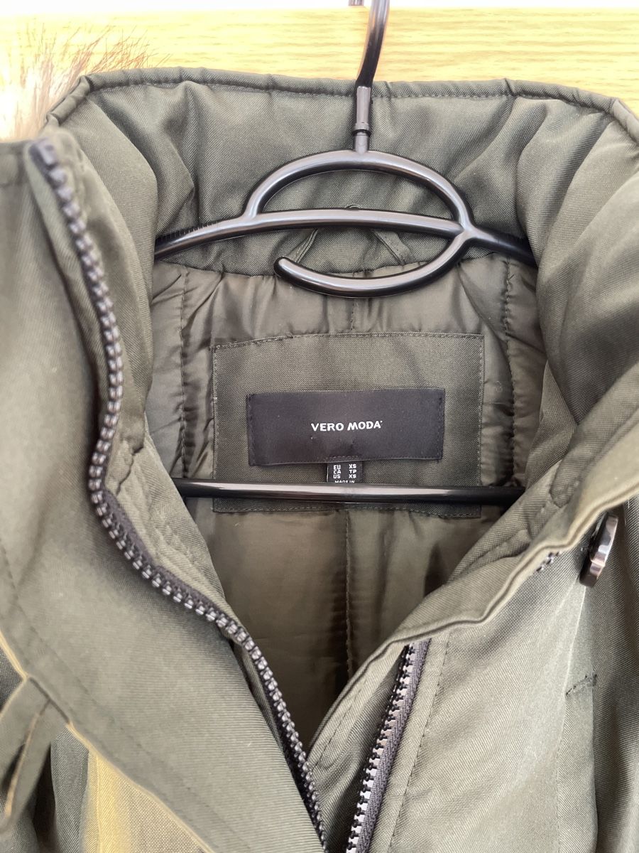 Vero Moda Cappotti: Vero Moda Winterjacke, neuwertig – Nuovo (secondo la descrizione) da Neuhausen venduto da kak_5bnw 1