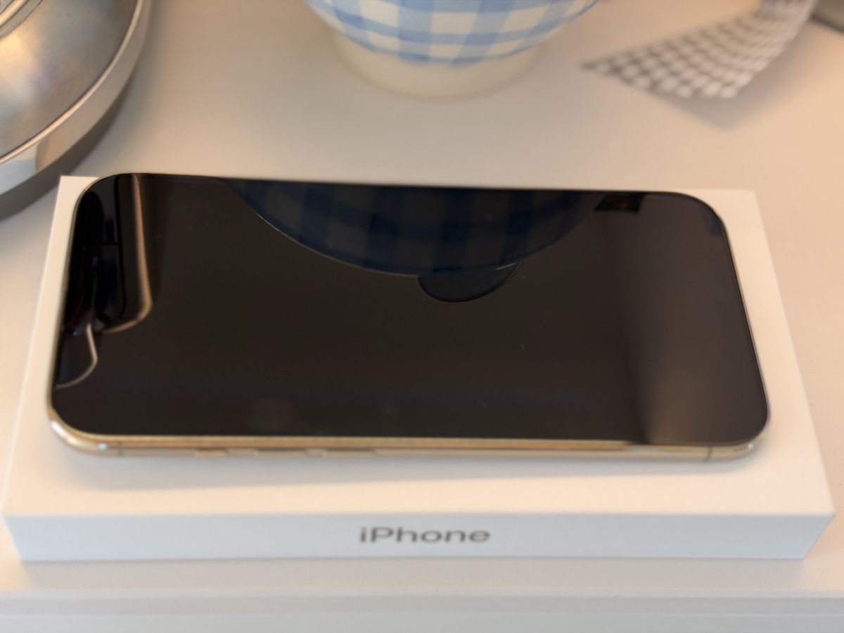 Apple Telefoni cellulari / Smartphones: iPhone Air, Light Gold, 256 GB – Usato da Hünenberg See venduto da Tower02 4
