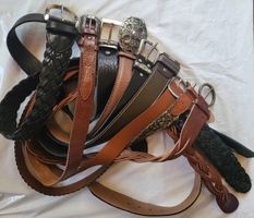 Lot de 9 ceintures en cuir, tailles diverses, parfait état!