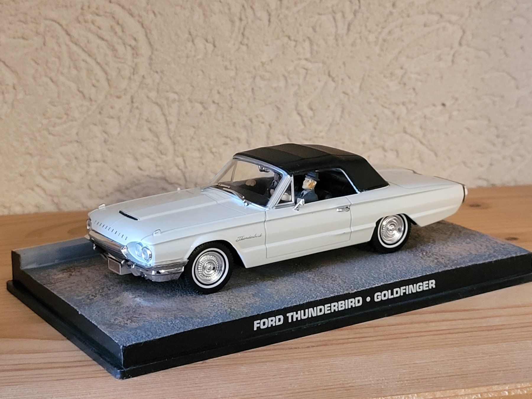 Ford Modellini d'auto: Auto 1:43 - Ford Thunderbird - Diorama James Bond 007 – Nuovo (secondo la descrizione) da Payerne venduto da tintin08 1