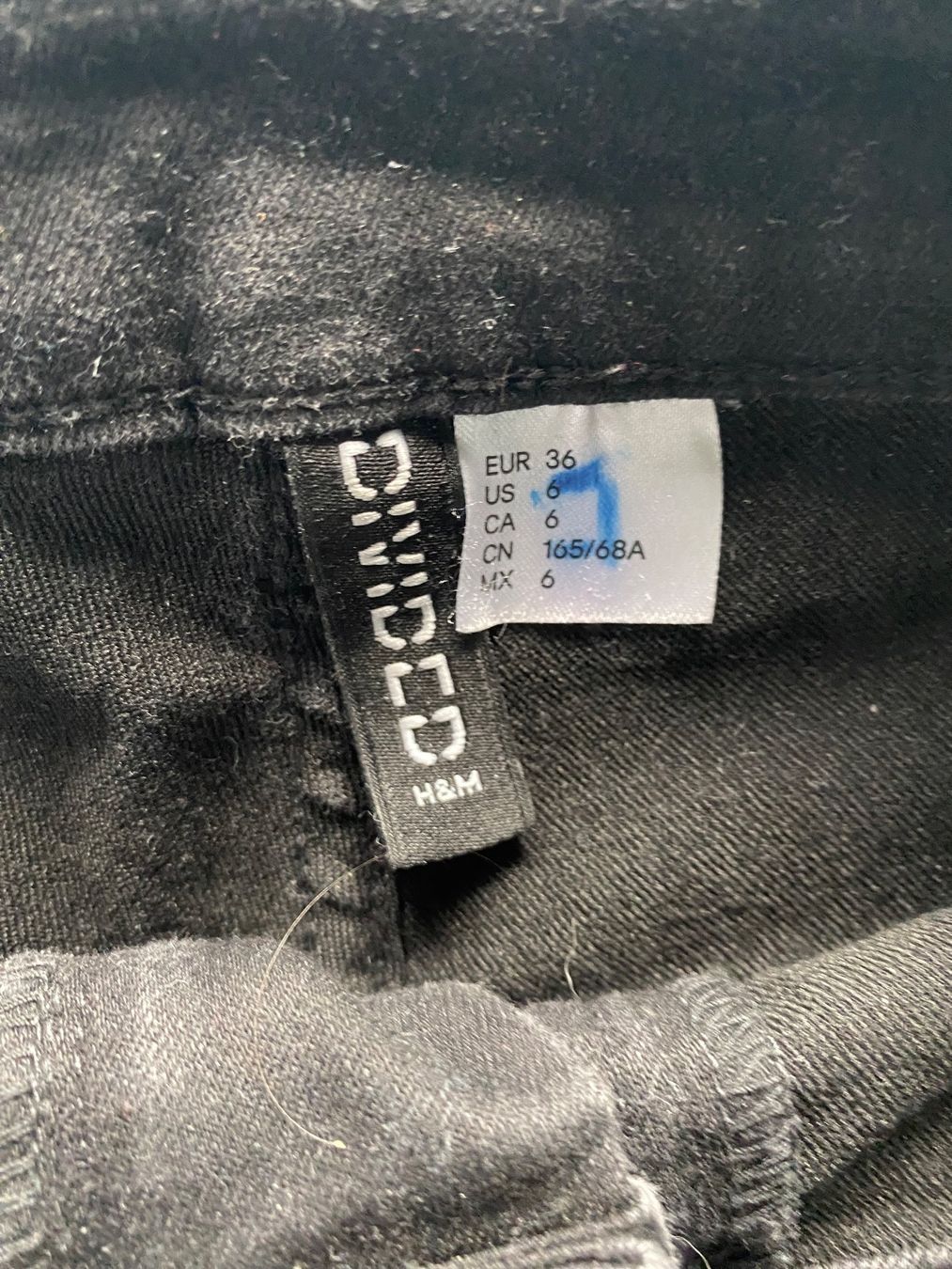 H&M Pantalons: Jeansshorts schwarz H&M 36 – D'occasion à Altendorf par am9j_nt 4