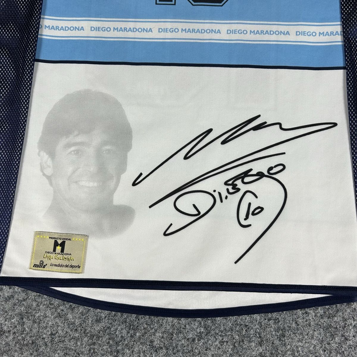 Canottiere & Pantaloni: Maradona signed – Nuovo (secondo la descrizione) da La Sagne NE venduto da Matlasape 2