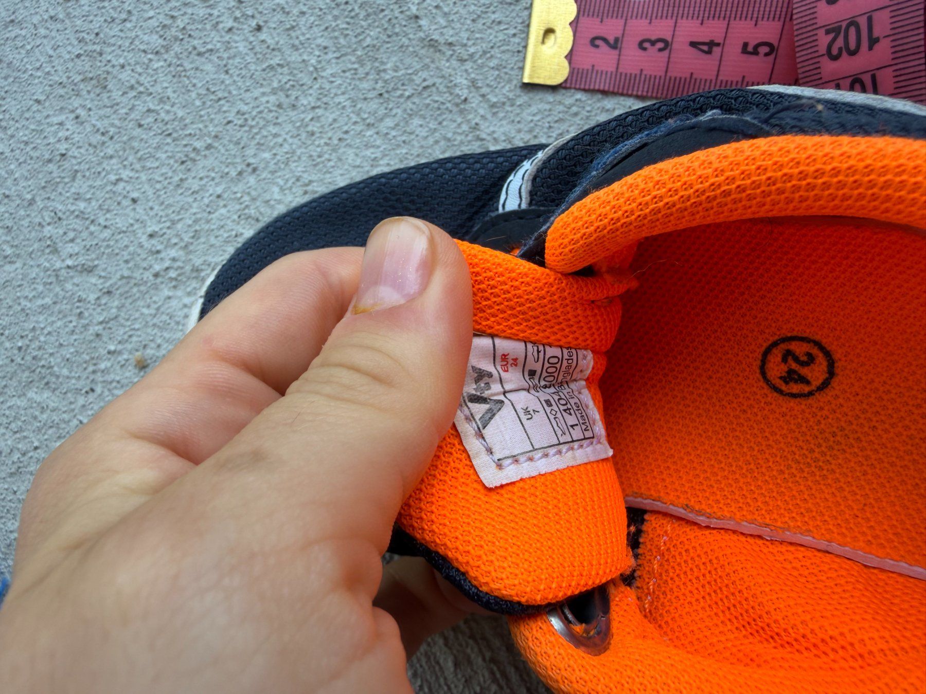 Scarpe per ragazzi: Kinderschuhe Grösse 24 dunkelblau orange – Usato da Riehen venduto da ann_76jw 4