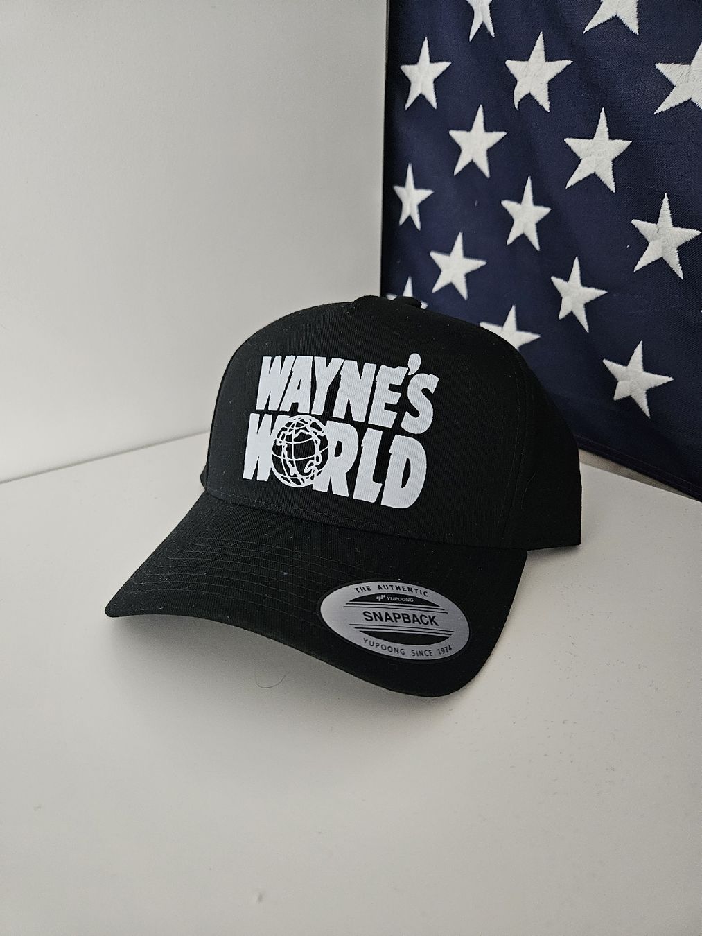 Flexfit Copricapi, berretti & cappellini: Snapback Wayne's World – Nuovo e nell'imballaggio originale da einsiedeln venduto da TheMullets