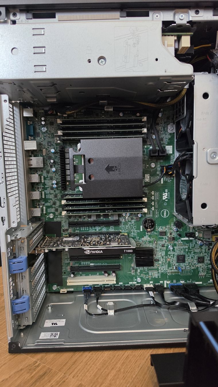 Dell PC: Dell Precision 5820 NEUF - Ram 128Go - Xeon 2245 - Server – Nuovo (secondo la descrizione) da Genève venduto da Rogue-Naboo-21 3