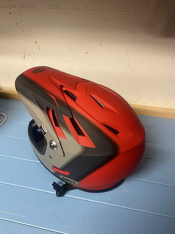 Casques: Bell Mtb Downhill Fullface SM Kids – D'occasion à Bremgarten AG par juina 1