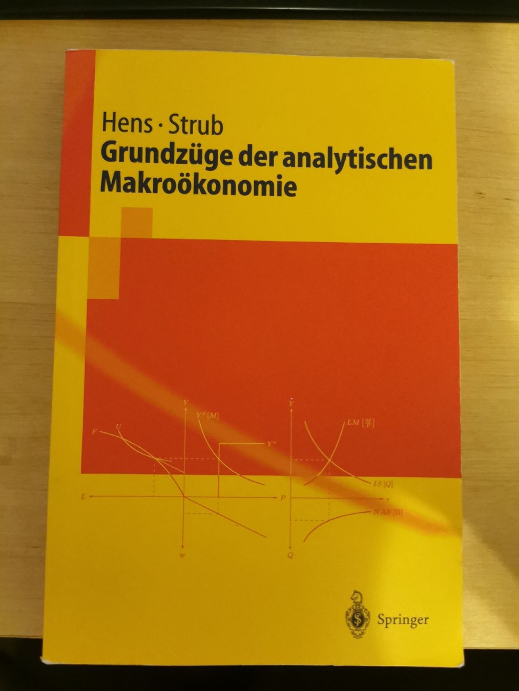 Libri: Hens-Strub: Makroökonomie – Usato da Effretikon venduto da miccella