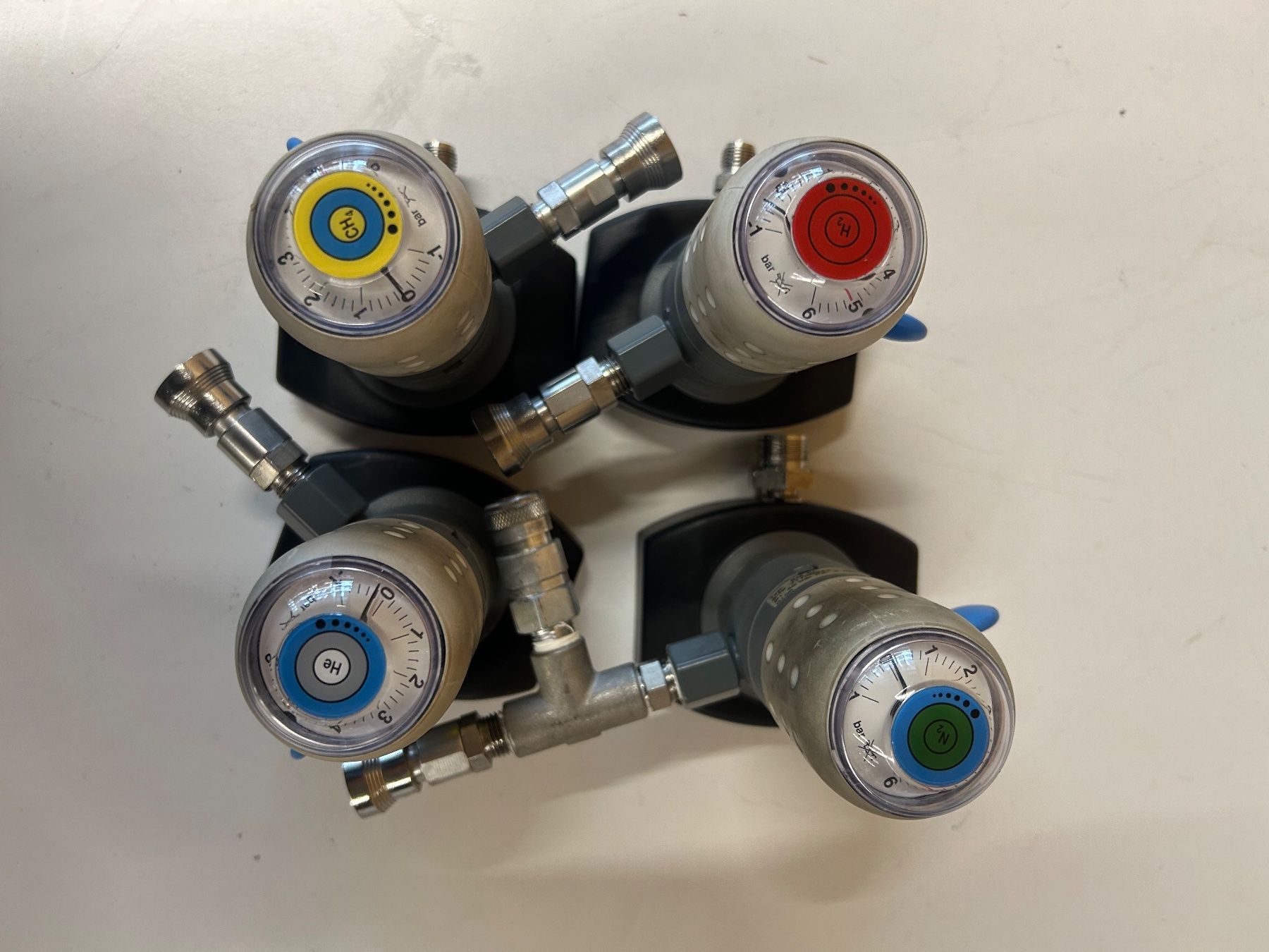 Accessori da laboratorio: Labor Gasentnahmestationen Konvolut – Usato da Schupfart venduto da philippb06 1