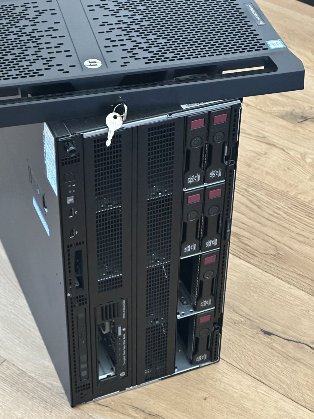 Hewlett Packard Server: HP ProLiant MP350 Gen9 (3.5" Version) – Usato da Uitikon Waldegg venduto da gosugosu