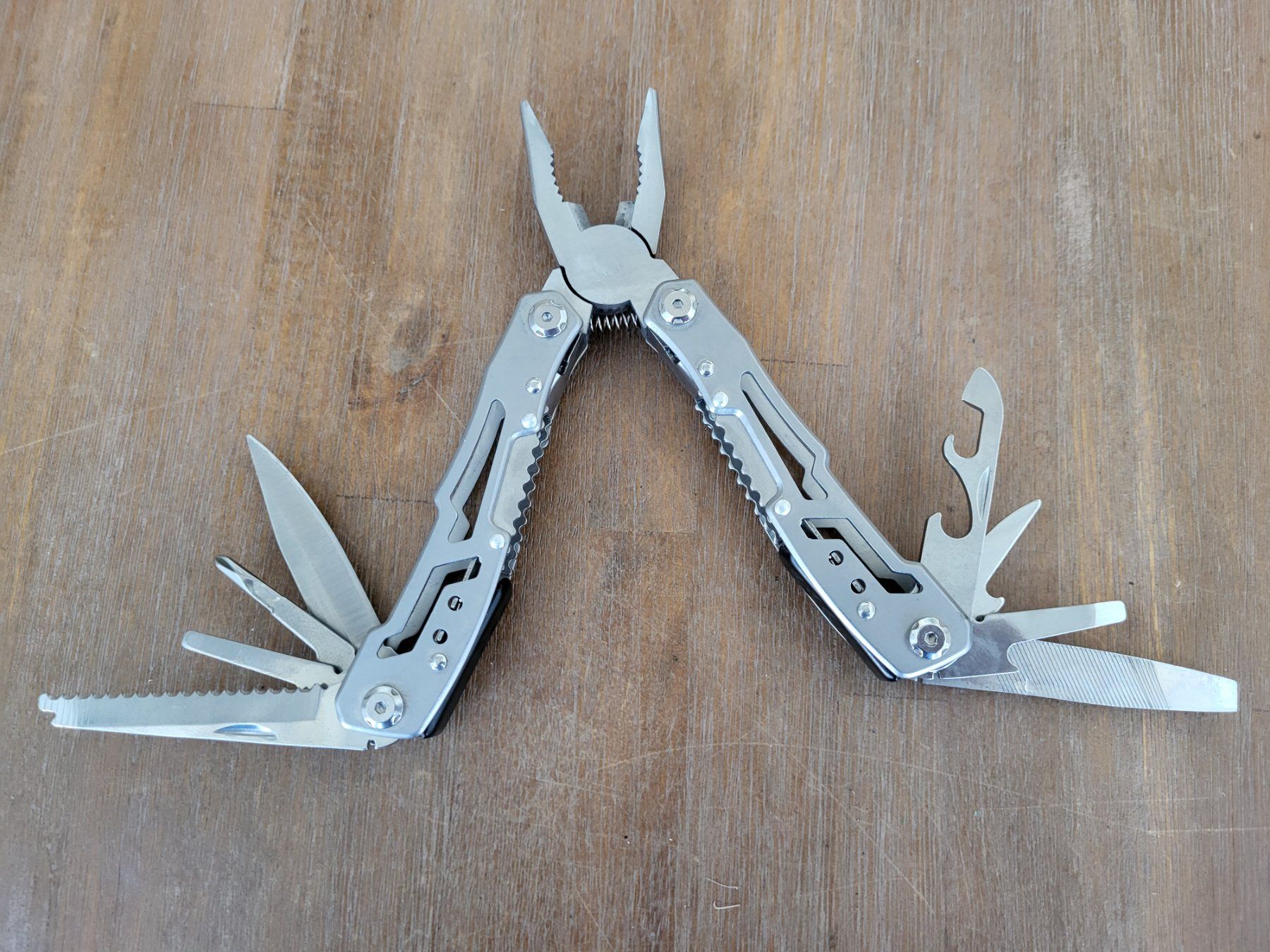 Tous les outils: MULTITOOL NEU – Neuf avec emballage d'origine à Lommiswil par Fridu_C