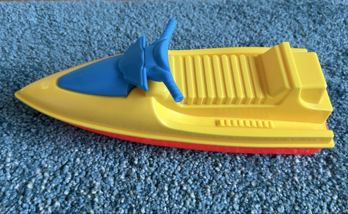 Jouets: Bateau jouet de piscine – D'occasion à St-Sulpice VD par med_9mc9