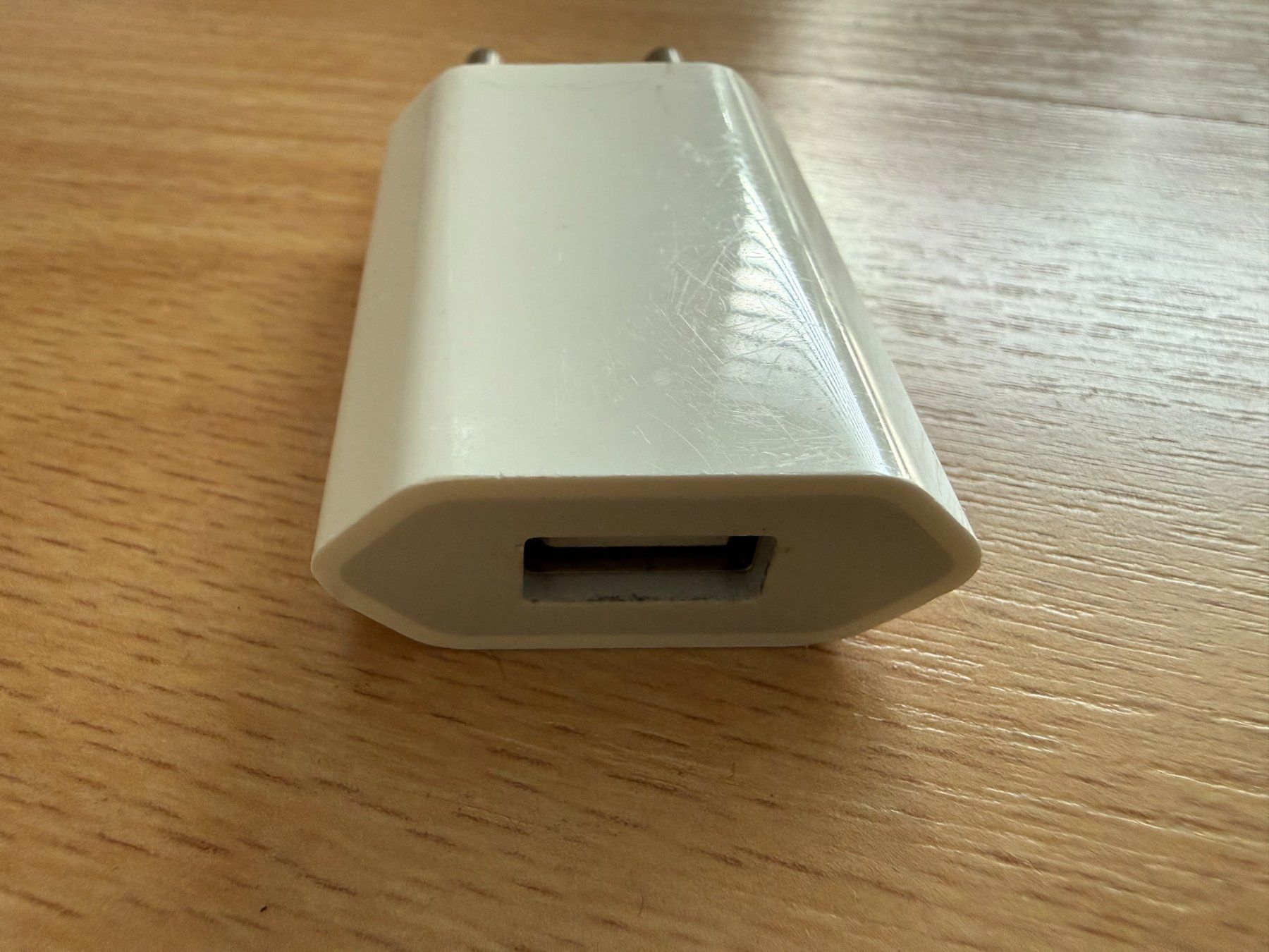 Apple Chargements: Original Apple USB-A Netzteil + Lightning-Kabel – D'occasion à Zürich par aires.marques 1