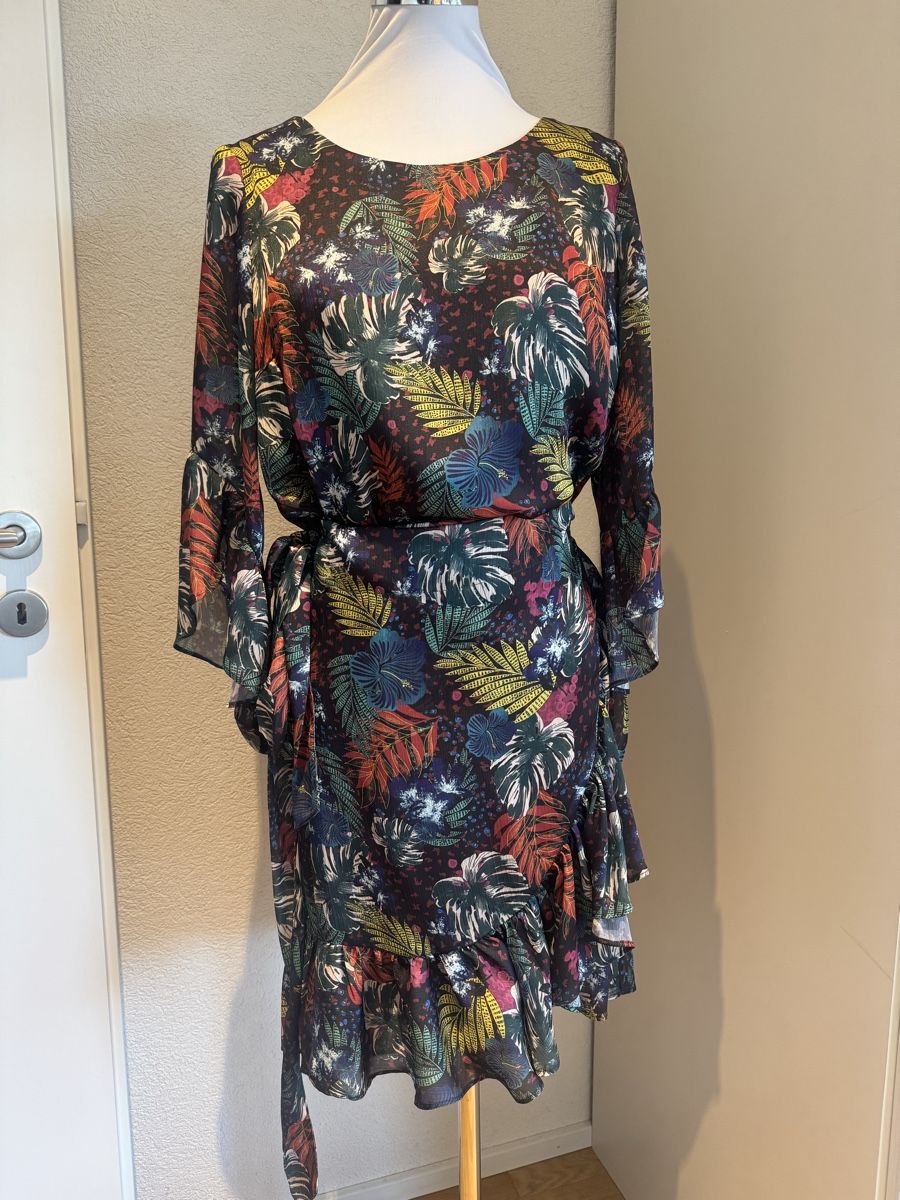 Vestiti: Set Dress size 38 – Usato da Münchenstein venduto da ArleneLM