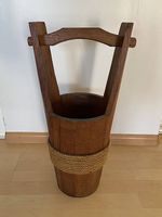 Antiker Schirmständer aus Massivholz