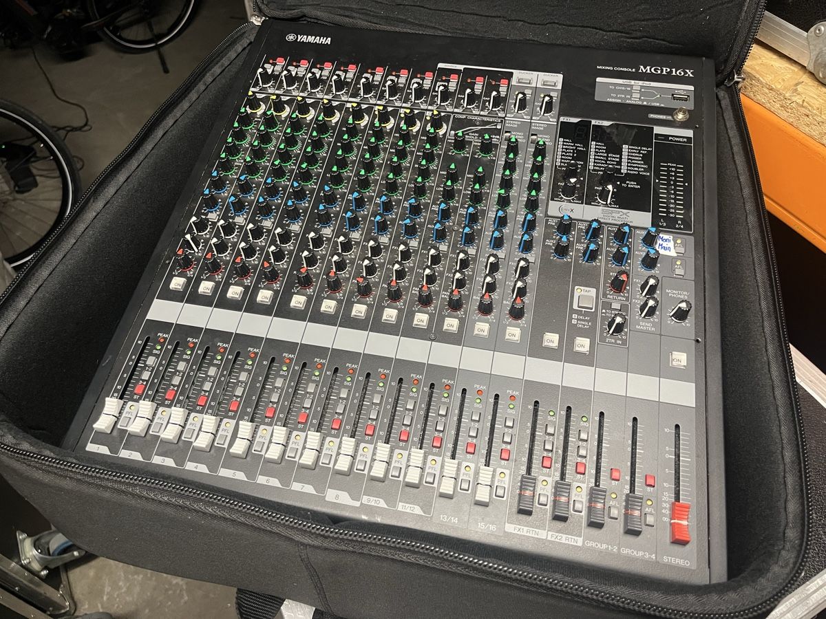 Yamaha Console di mixaggio: Yamaha Mischer MGP 16X – Usato da Nesslau venduto da Pbon