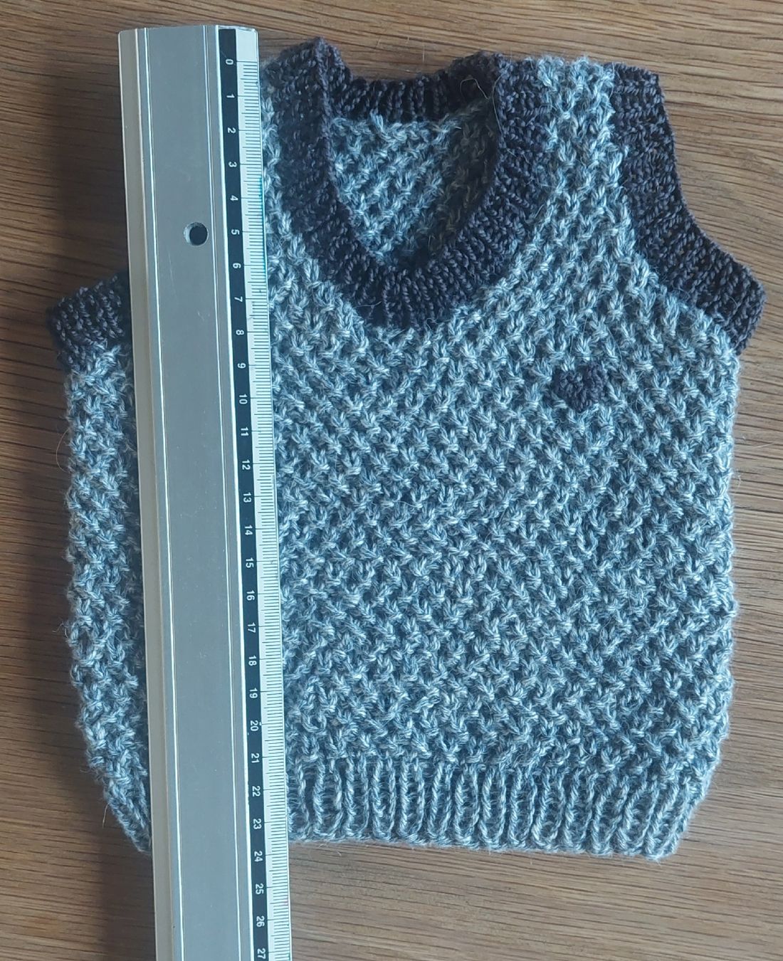 Altro abbigliamento: Handgemachte Strickweste Gr. ca 56/62 NEU! – Nuovo e nell'imballaggio originale da Schmidrüti venduto da Novemberchind 2