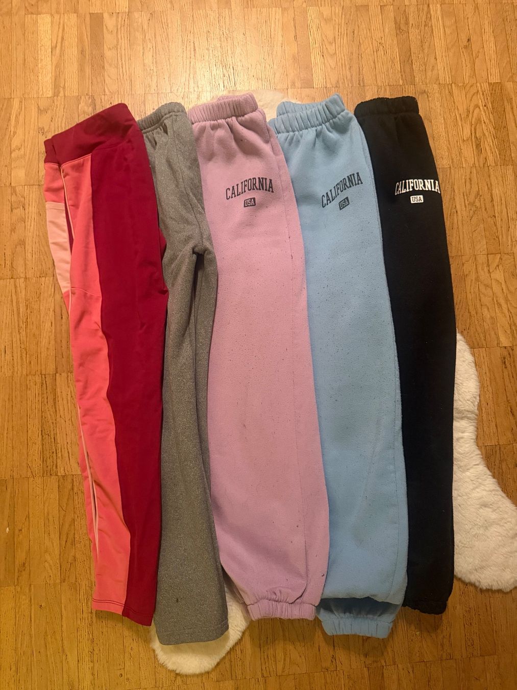 Kleiderpakete & -sets: Lot de 4 training et 1 legging – Gebraucht aus Péry von jul_znx9