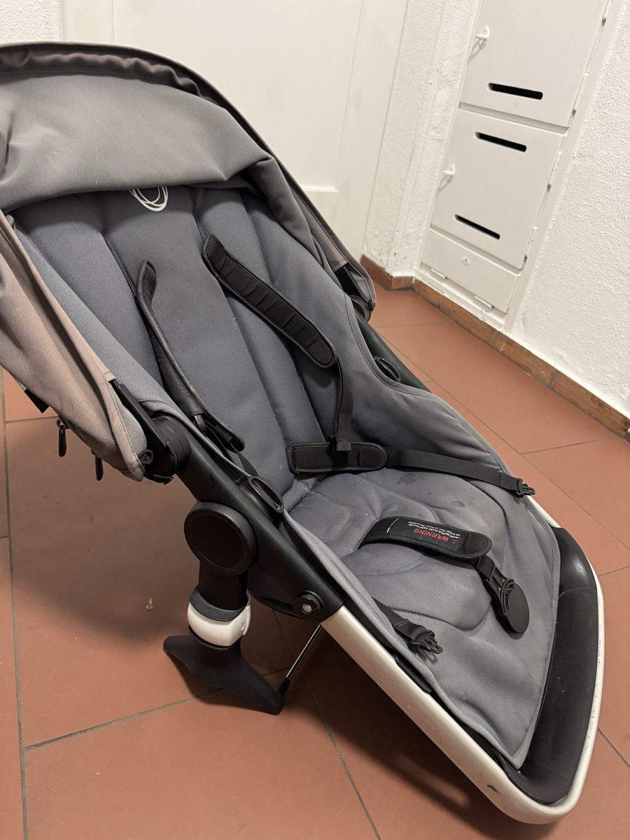 Bugaboo Carrozzine: Bugaboo Fox Kinderwagen mit Babyschale - guter Zustand – Usato da Zürich venduto da pet_2lhx 1