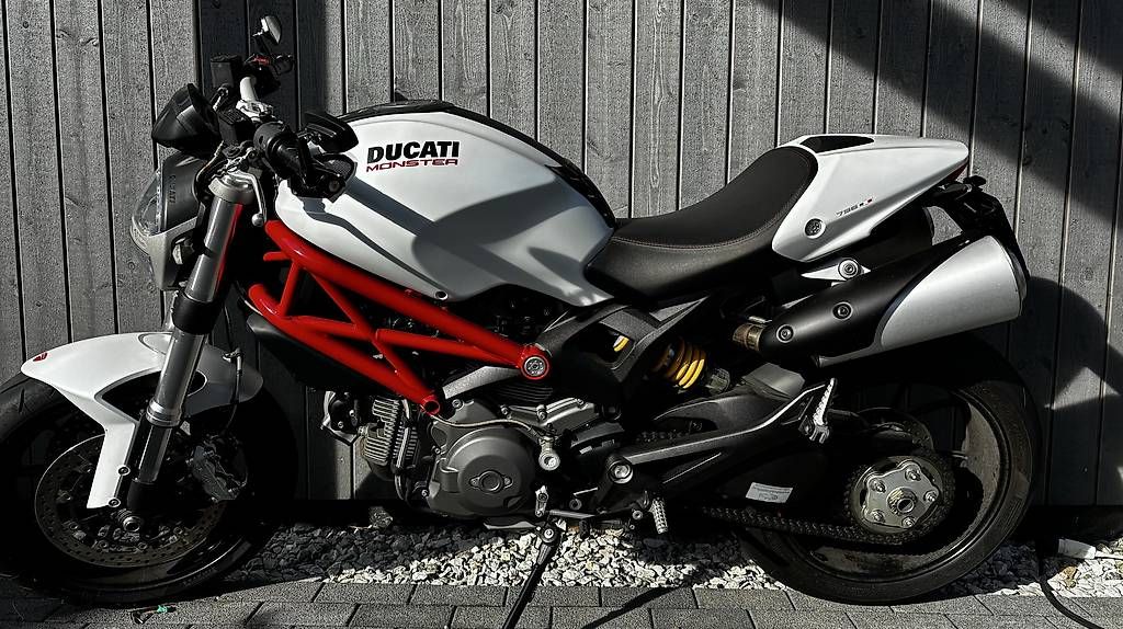 Route: Ducati Monster 796M ABS – D'occasion à Attalens par jea_qdb8