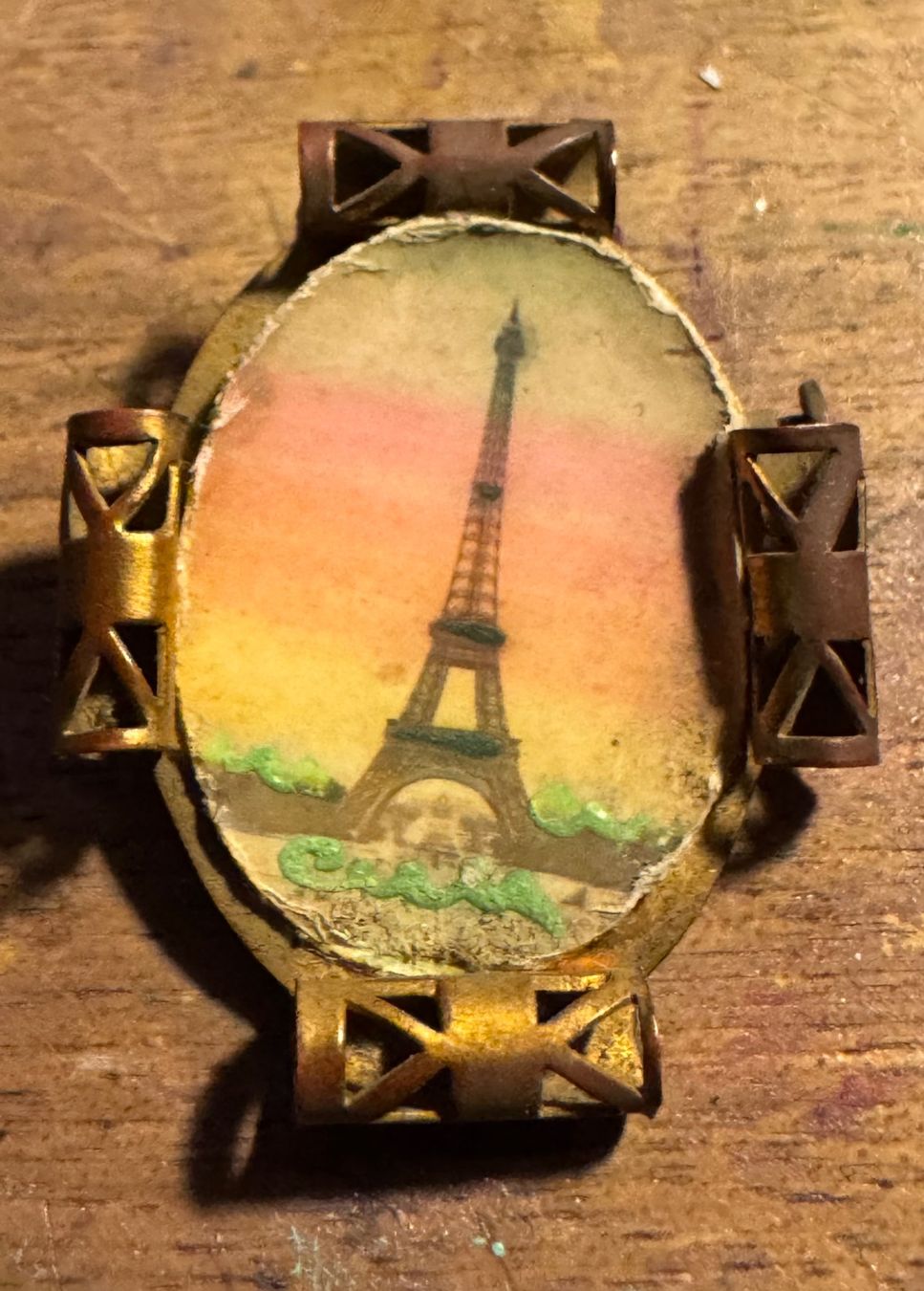 Broches & Aiguilles: Antike Paris Brosche Eiffelturm Handkoloriert 1910/1920 – D'occasion à Grabs par Barbstucky