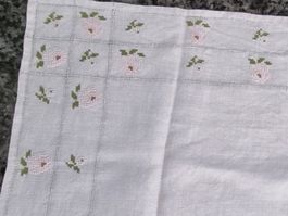 Tischdecke, Mitteldecke bestickt
